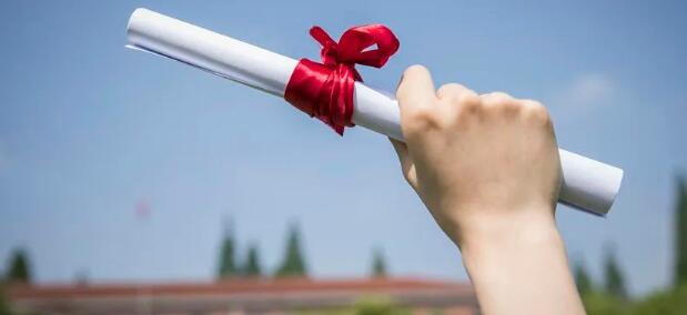 女學(xué)生大學(xué)畢業(yè)了(企業(yè)商用).jpg 圖片